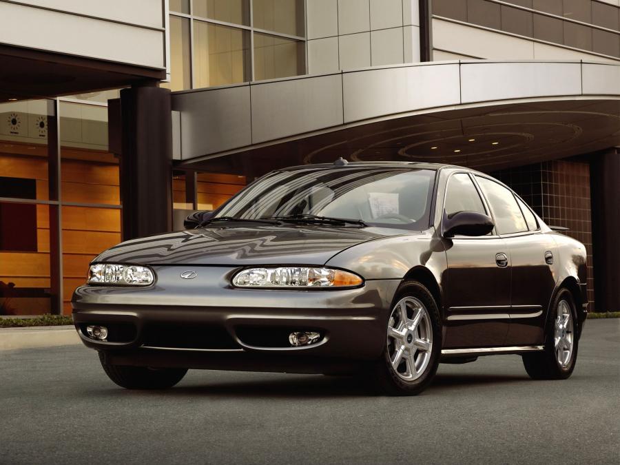  Oldsmobile Alero Sedan 1998 года  (фото 14 из 15)